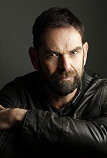How tall is Duncan Lacroix?